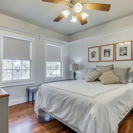 Beautiful Hill Country Ranch Home - 4 Mi To Town!